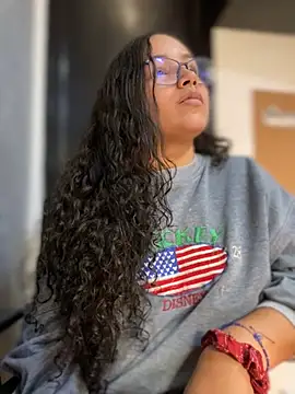 Snapshot of CurlyGirl_1 chatting on 12/27/24, 07:57 CurlyGirl 1 online show from 12/27/24, 07:57