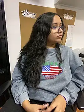 Snapshot of CurlyGirl_1 chatting on 12/27/24, 10:59 CurlyGirl 1 online show from 12/27/24, 10:59