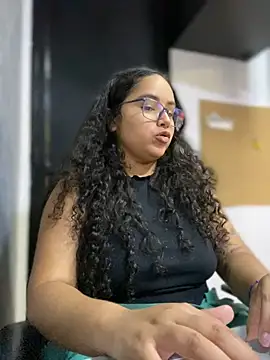 Snapshot of CurlyGirl_1 chatting on 12/28/24, 11:05 CurlyGirl 1 online show from 12/28/24, 11:05