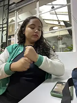 Snapshot of CurlyGirl_1 chatting on 01/09/25, 11:58 CurlyGirl 1 online show from 01/09/25, 11:58