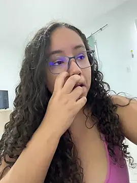 Snapshot of CurlyGirl_1 chatting on 01/29/25, 12:24 CurlyGirl 1 online show from 01/29/25, 12:24