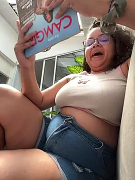 Snapshot of CurlyGirl_1 chatting on 02/05/25, 05:31 CurlyGirl 1 online show from 02/05/25, 05:31