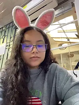 Snapshot of CurlyGirl_1 chatting on 02/07/25, 12:39 CurlyGirl 1 online show from 02/07/25, 12:39