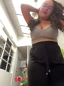 Snapshot of CurlyGirl_1 chatting on 02/20/25, 05:51 CurlyGirl 1 online show from 02/20/25, 05:51