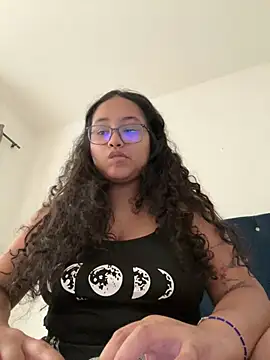 Snapshot of CurlyGirl_1 chatting on 02/21/25, 07:43 CurlyGirl 1 online show from 02/21/25, 07:43