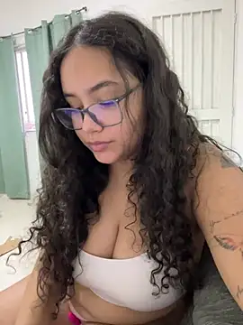 Snapshot of CurlyGirl_1 chatting on 02/22/25, 11:46 CurlyGirl 1 online show from 02/22/25, 11:46