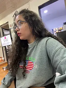 Snapshot of CurlyGirl_1 chatting on 03/13/25, 06:34 CurlyGirl 1 online show from 03/13/25, 06:34