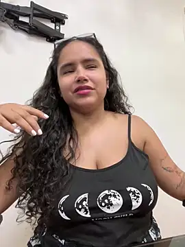 Snapshot of CurlyGirl_1 chatting on 03/14/25, 07:23 CurlyGirl 1 online show from 03/14/25, 07:23