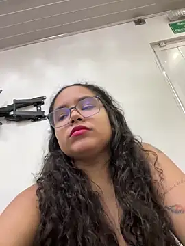 Snapshot of CurlyGirl_1 chatting on 03/15/25, 04:10 CurlyGirl 1 online show from 03/15/25, 04:10