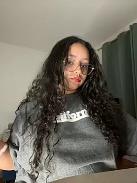 Snapshot of CurlyGirl_1 chatting on 10/09/25, 12:41 CurlyGirl 1 online show from 10/09/25, 12:41