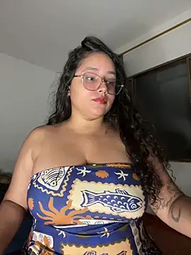 Snapshot of CurlyGirl_1 chatting on 11/04/25, 02:10 CurlyGirl 1 online show from 11/04/25, 02:10