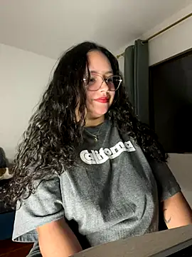 Snapshot of CurlyGirl_1 chatting on 11/07/25, 02:55 CurlyGirl 1 online show from 11/07/25, 02:55