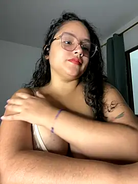 Snapshot of CurlyGirl_1 chatting on 11/09/25, 09:02 CurlyGirl 1 online show from 11/09/25, 09:02