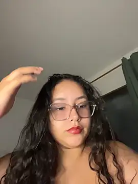 Snapshot of CurlyGirl_1 chatting on 11/20/25, 11:26 CurlyGirl 1 online show from 11/20/25, 11:26