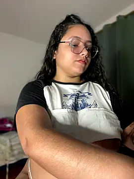 Snapshot of CurlyGirl_1 chatting on 11/25/25, 10:54 CurlyGirl 1 online show from 11/25/25, 10:54