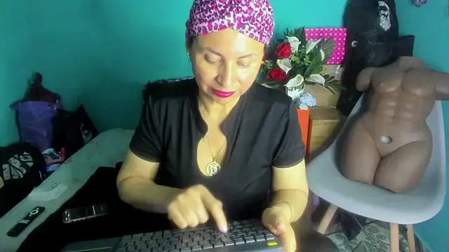 Snapshot of SheraHadee chatting on 05/29/26, 11:08 SheraHadee online show from 05/29/26, 11:08