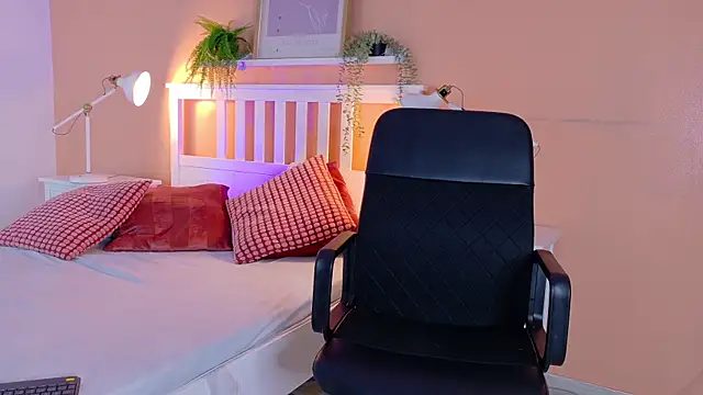 CristalCornner  online show from 10/21/25, 07:47