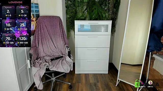 Snapshot of Melissa_Wells chatting on 09/09/25, 09:14 Melissa Wells online show from 09/09/25, 09:14