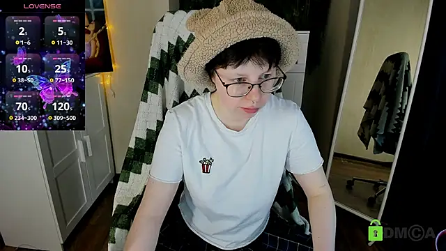 Snapshot of Melissa_Wells chatting on 09/11/25, 05:07 Melissa Wells online show from 09/11/25, 05:07