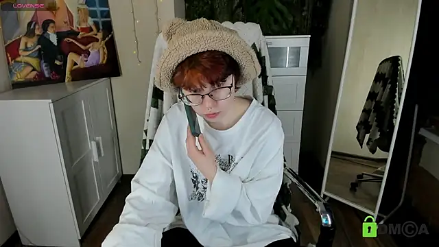 Snapshot of Melissa_Wells chatting on 11/21/25, 03:54 Melissa Wells online show from 11/21/25, 03:54