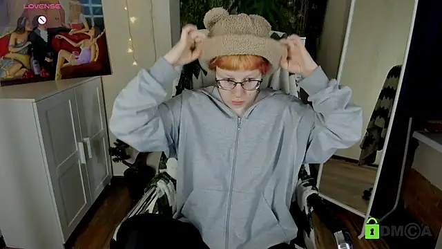 Snapshot of Melissa_Wells chatting on 12/03/25, 08:40 Melissa Wells online show from 12/03/25, 08:40