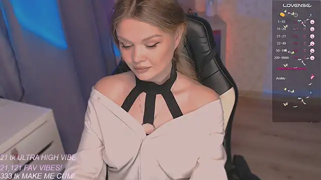 Snapshot of VeronaAura chatting on 09/27/25, 09:09 VeronaAura online show from 09/27/25, 09:09