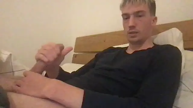 Snapshot of hungandfun05 chatting on 12/11/24, 01:37 hungandfun05 online show from 12/11/24, 01:37