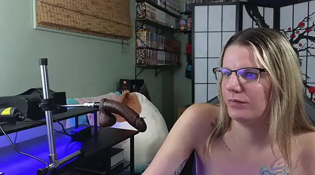 Sarahtineke online show from 12/23/24, 06:16