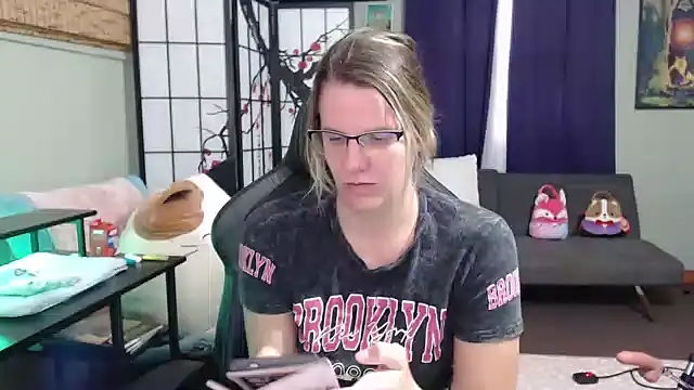 Sarahtineke online show from 10/22/25, 05:13