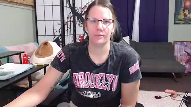 Sarahtineke online show from 10/25/25, 03:18