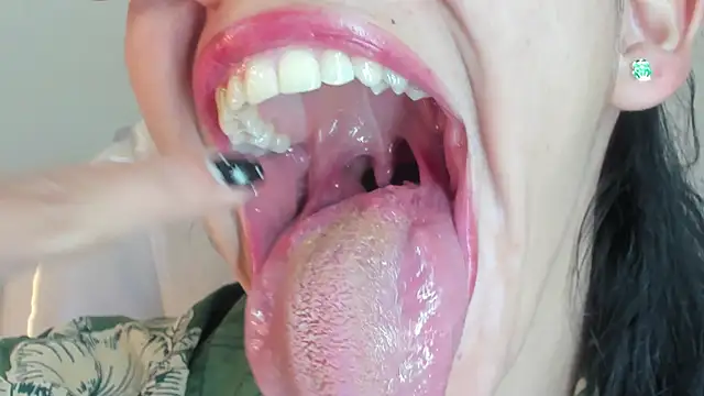 Snapshot of Katty_mouth chatting on 11/14/25, 08:40 Katty mouth online show from 11/14/25, 08:40