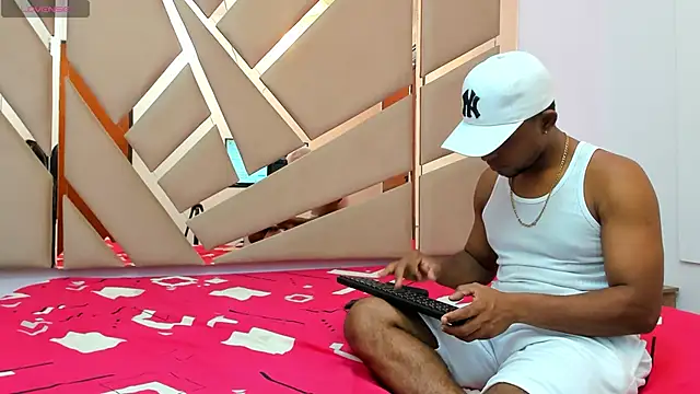 Snapshot of you_and_i9 chatting on 03/18/25, 07:53 you and i9 online show from 03/18/25, 07:53