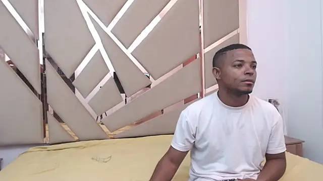 Snapshot of you_and_i9 chatting on 10/25/25, 07:41 you and i9 online show from 10/25/25, 07:41