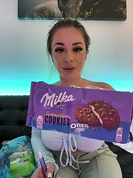 IsabellaEtthan online show from 10/18/25, 05:25