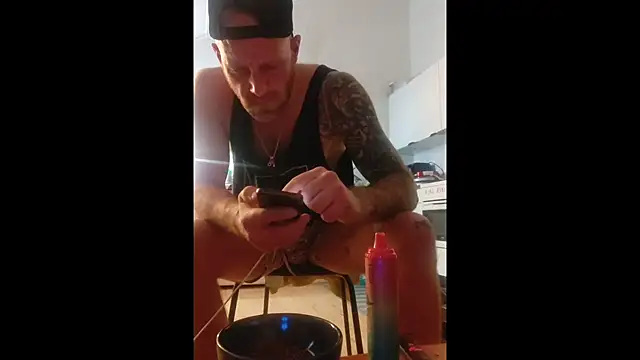 Snapshot of eltoulou chatting on 01/12/25, 07:53 eltoulou online show from 01/12/25, 07:53