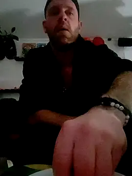 Snapshot of eltoulou chatting on 01/18/25, 10:39 eltoulou online show from 01/18/25, 10:39