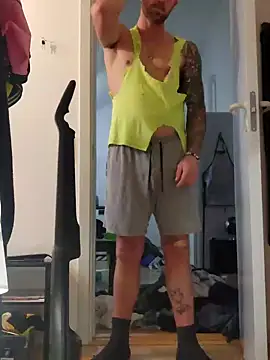 Snapshot of eltoulou chatting on 01/26/25, 02:52 eltoulou online show from 01/26/25, 02:52