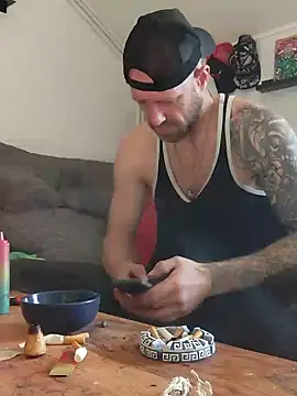 Snapshot of eltoulou chatting on 02/03/25, 12:14 eltoulou online show from 02/03/25, 12:14