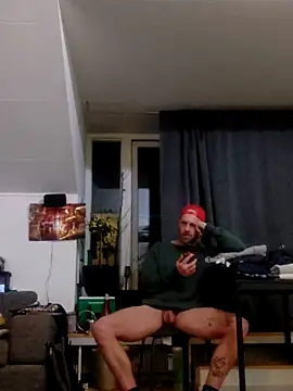 Snapshot of eltoulou chatting on 02/17/25, 08:15 eltoulou online show from 02/17/25, 08:15