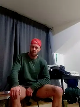 Snapshot of eltoulou chatting on 02/17/25, 11:20 eltoulou online show from 02/17/25, 11:20