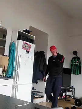 eltoulou online show from 02/25/25, 07:36