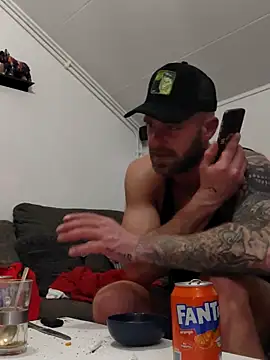 Snapshot of eltoulou chatting on 03/03/25, 08:43 eltoulou online show from 03/03/25, 08:43