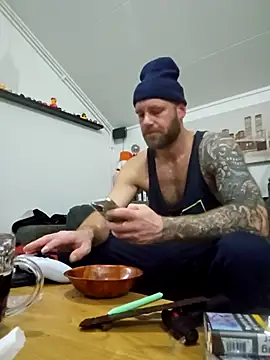 Snapshot of eltoulou chatting on 12/19/25, 08:16 eltoulou online show from 12/19/25, 08:16