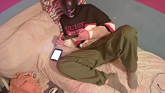 Snapshot of Markxen_cam chatting on 10/18/25, 04:30 Markxen cam online show from 10/18/25, 04:30