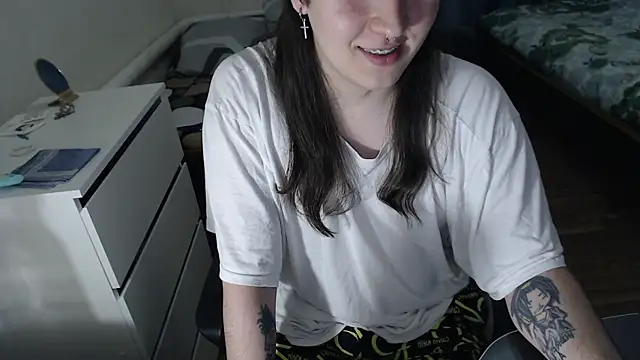 EvaMiron online show from 11/21/25, 03:54