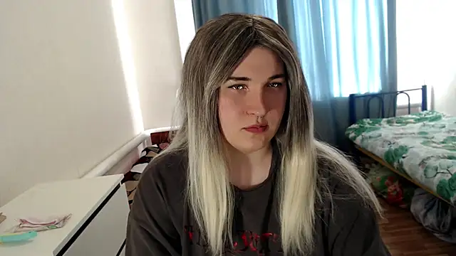 EvaMiron online show from 04/17/26, 01:03