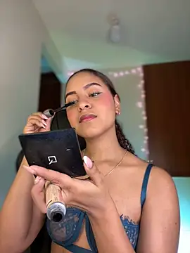 Snapshot of gretta_kler1 chatting on 12/24/24, 11:00 gretta kler1 online show from 12/24/24, 11:00