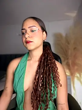 Snapshot of gretta_kler1 chatting on 11/18/25, 10:25 gretta kler1 online show from 11/18/25, 10:25