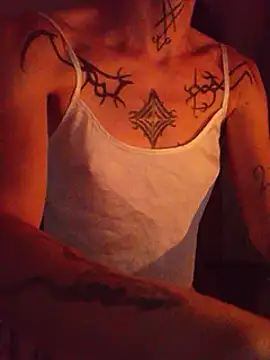 Snapshot of SuccubusTatuada chatting on 03/20/25, 01:57 SuccubusTatuada online show from 03/20/25, 01:57