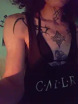 Snapshot of SuccubusTatuada chatting on 03/21/25, 06:51 SuccubusTatuada online show from 03/21/25, 06:51